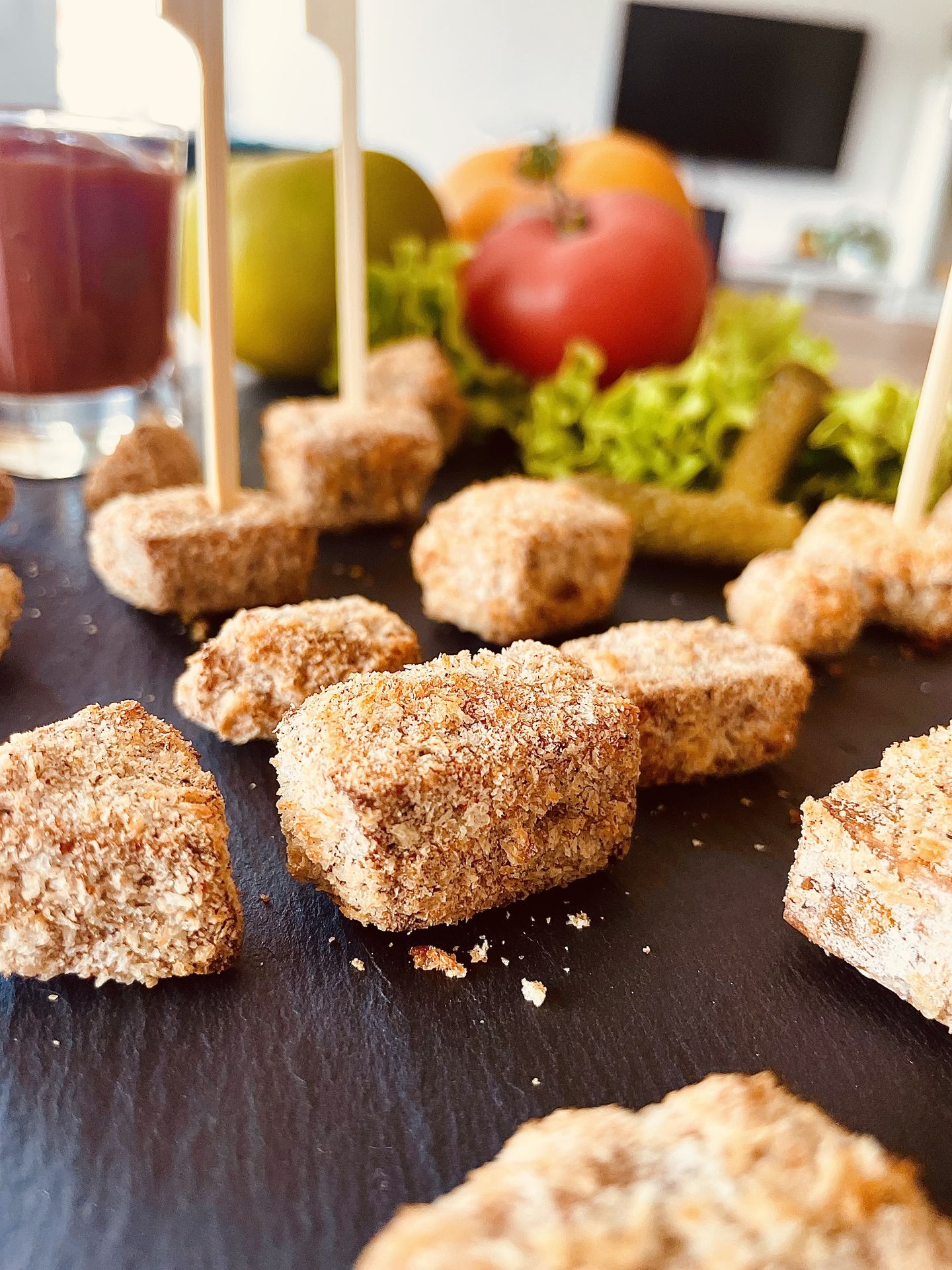 Bouchées de seitan pané idéal pour un apéritif 100% protéiné ! Cube de seitan pané pour un apéritif vegan 100% protéiné